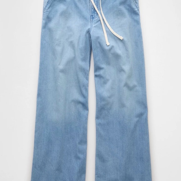 AE Dreamy Drape Low-Rise Ultra Wide-Leg Pull-On Jean - Picture 2 of 4